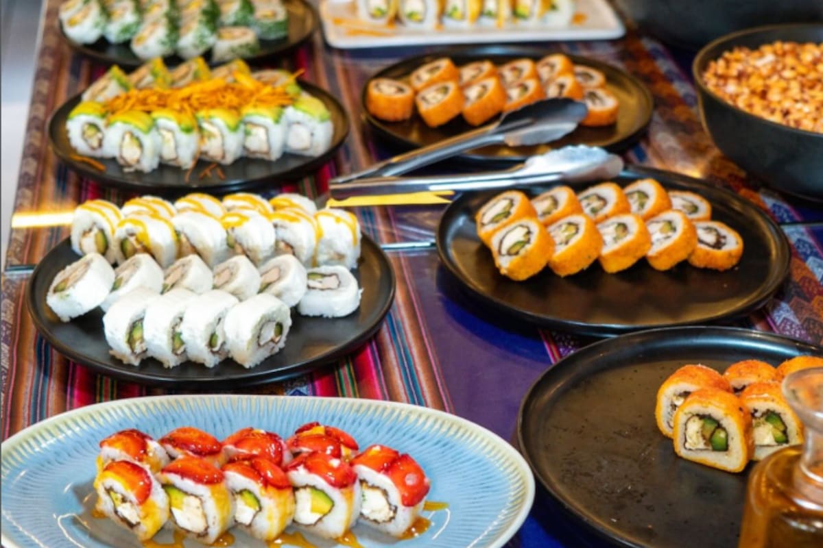 Fuera de sus fuertes (carnes y pastas), este tenedor libre cuenta con una barra ilimitada de sushi, la que también se incluye en el valor del buffet. Foto: Vaca & Vaco vía Instagram.