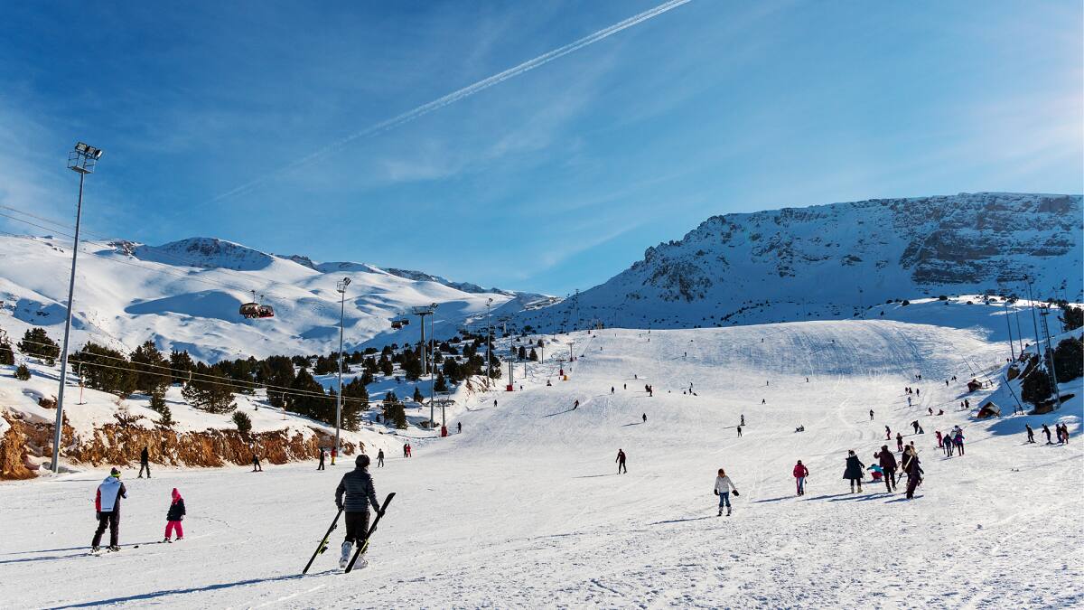 Existen varios centros de ski para visitar estas vacaciones de invierno. Créditos: Canva.