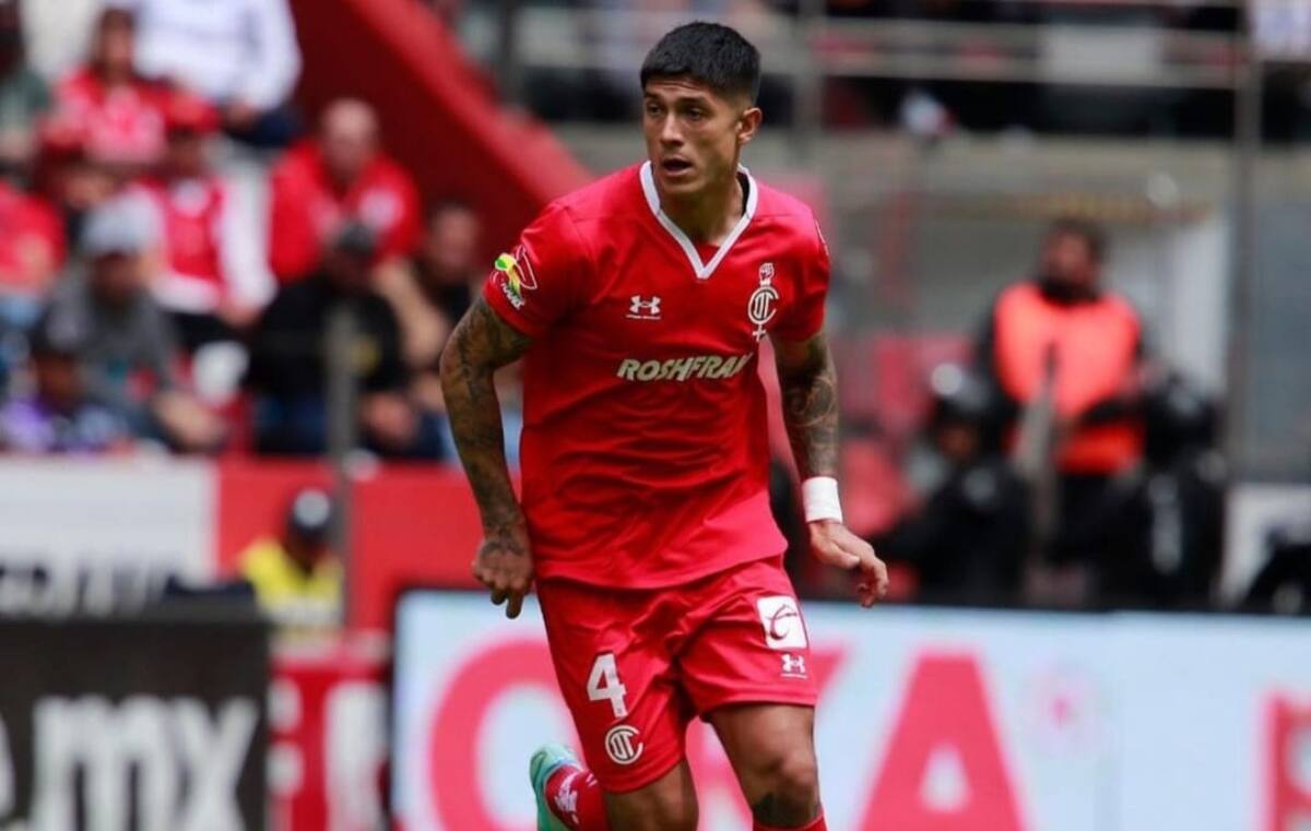 defendiendo al Toluca. El jugador podría ser refuerzo de la UC para el segundo semestre.
