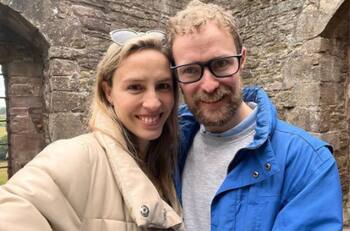 “No niños”: La particular cláusula en el parte de matrimonio de Vale Ortega y Jon Lawn