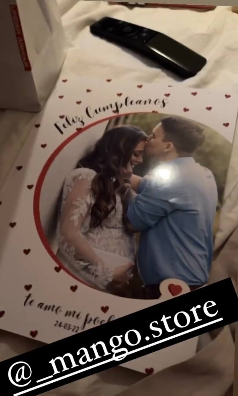El álbum que le regaló a Miguel de la Fuente / Instagram