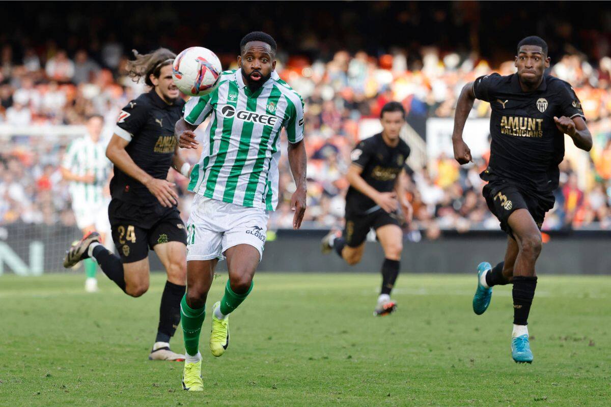 El Betis sufrió una dura caída ante el Valencia. Foto: EFE.