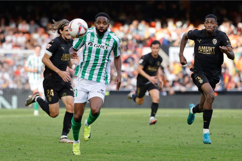 El Betis sufrió una dura caída ante el Valencia. Foto: EFE.