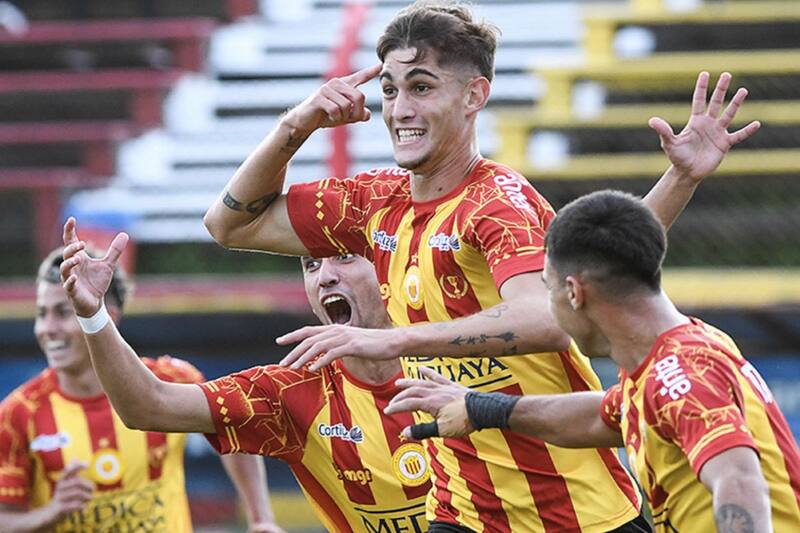 El delantero uruguayo Valentín Adamo fichó en Unión Española.