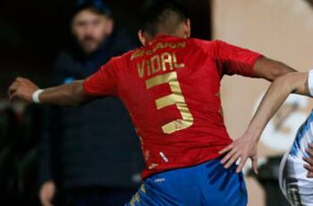 Revelan mensajes que enviaba futbolista de Unión Española acusado de violación: “¿Tení alguna foto tuya?”