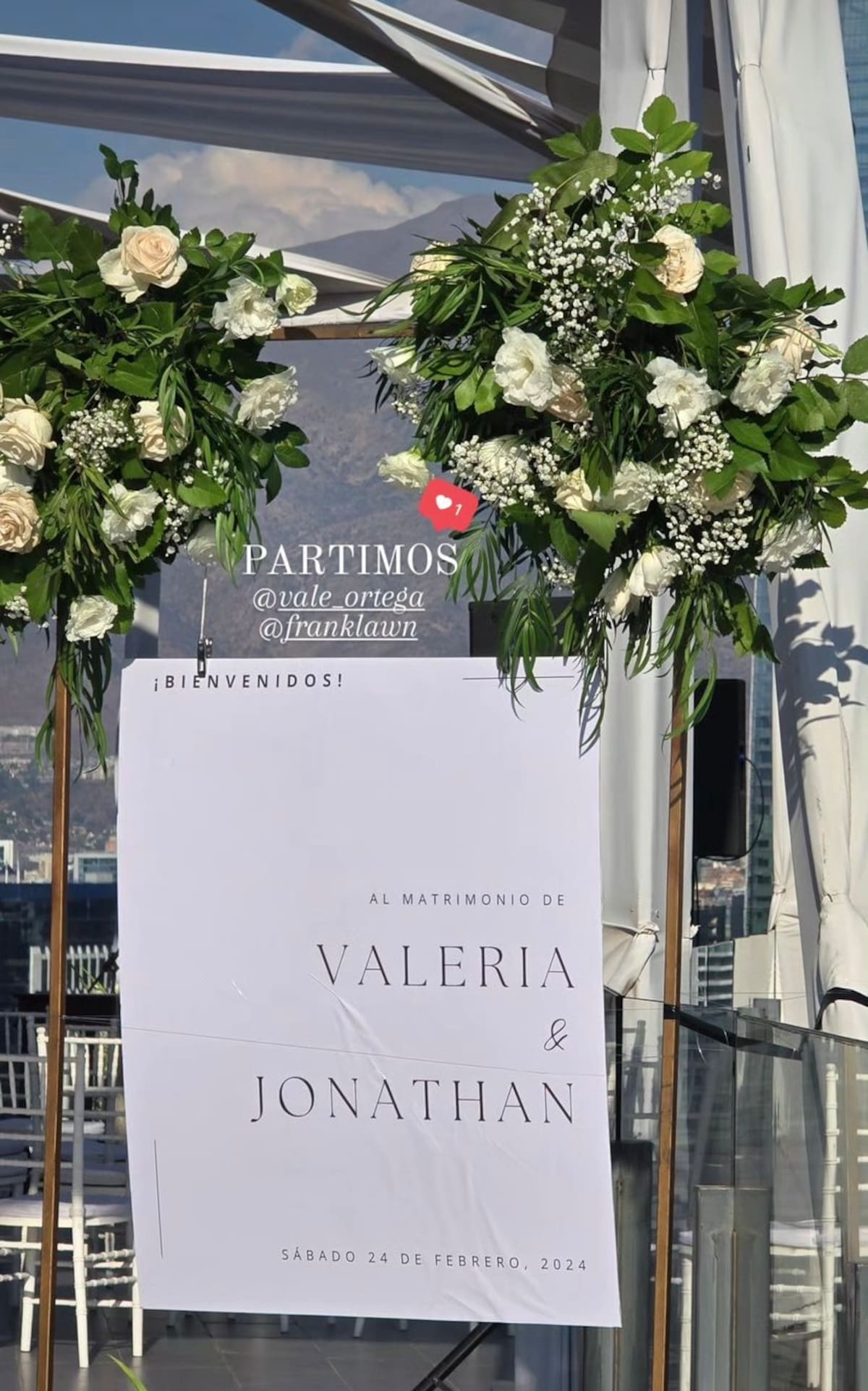 Así Valeria Ortega y Jonathan Lawn dieron la bienvenida a sus invitados.