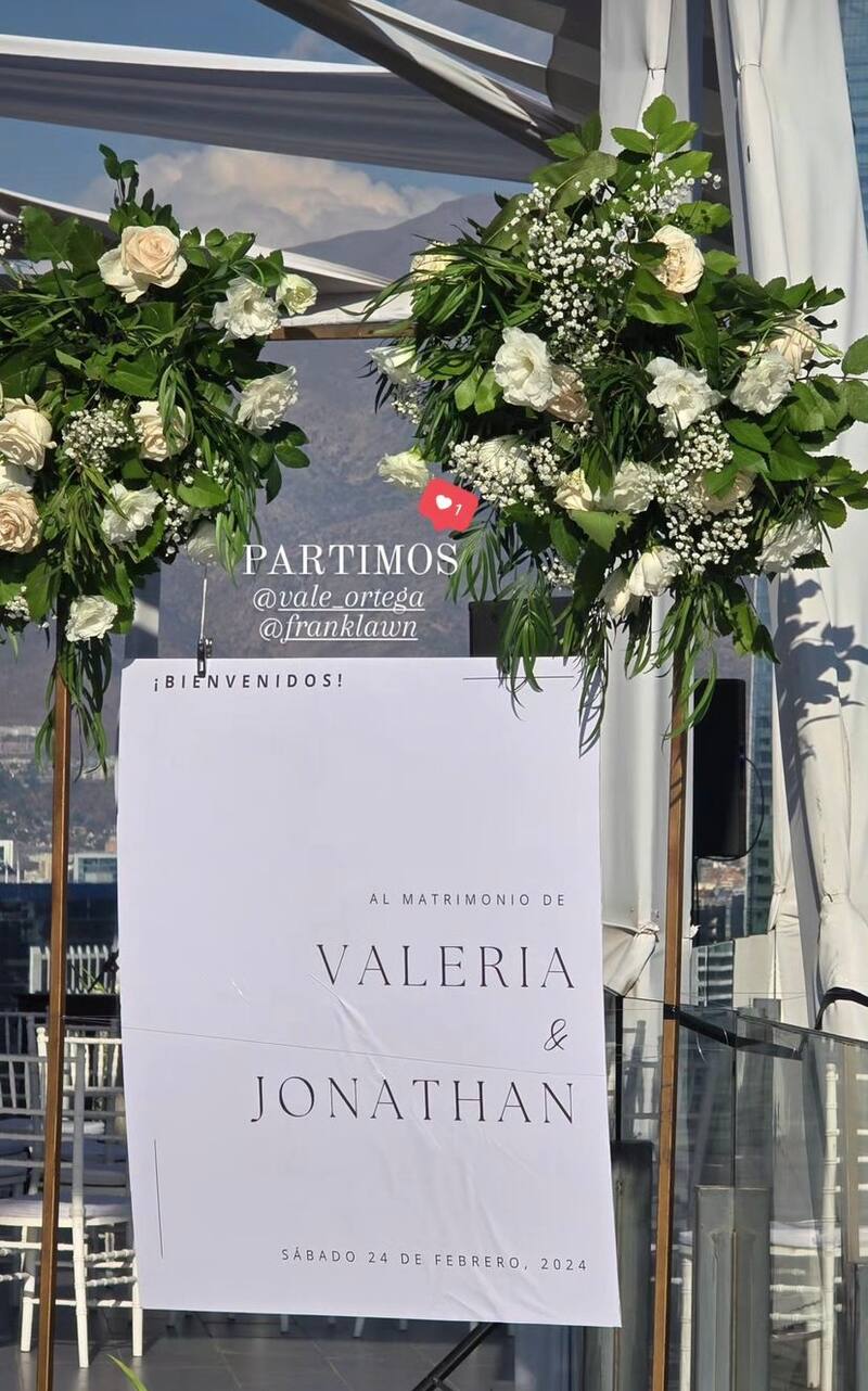 Así Valeria Ortega y Jonathan Lawn dieron la bienvenida a sus invitados.
