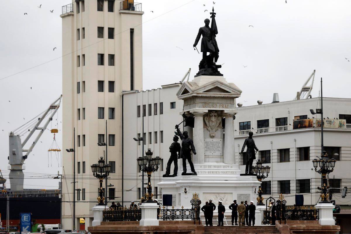 Este domingo se realizará el tradicional desfile en la Plaza Sotomayor de Valparaíso. Foto: ATON