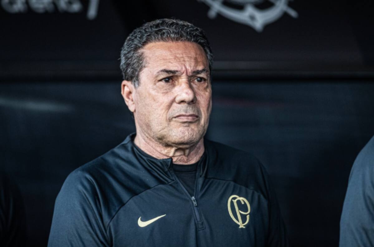“Entrenador anticuado”: Desde Brasil lanzan dura advertencia a Colo Colo por Vanderlei Luxemburgo