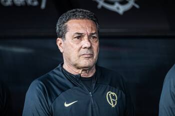 “Entrenador anticuado”: Desde Brasil lanzan dura advertencia a Colo Colo por Vanderlei Luxemburgo