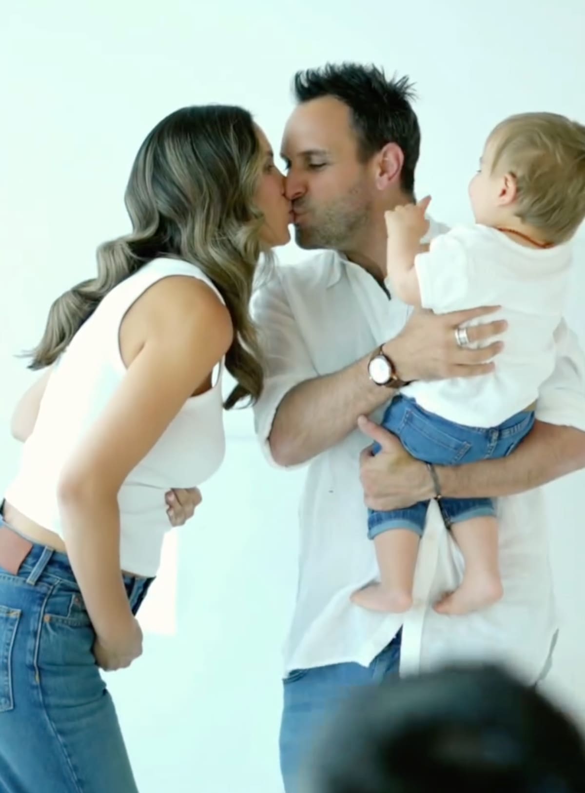 La modelo confirmó su segundo embarazo.