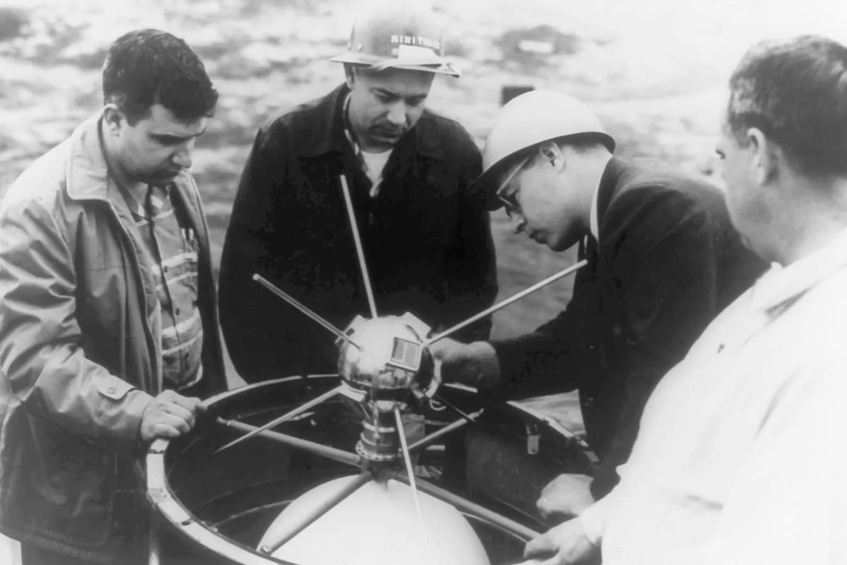 El satélite lleva 67 años en el espacio.