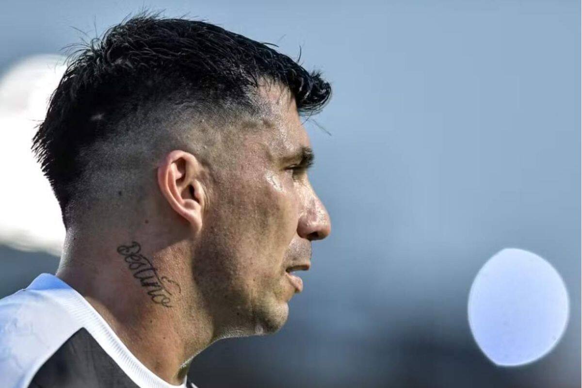 Gary Medel ya emprendió viaje a Argentina y sería presentado en las próximas horas.