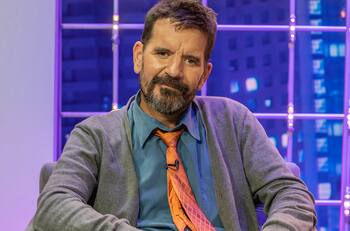 Vasco Moulian genera opiniones divididas tras polémico comentario sobre profesora que vendía contenido erótico