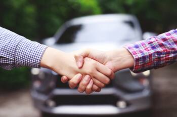 Esto es lo que debes tener en cuenta antes de traspasar un vehículo: Lugar, documentos y limitaciones