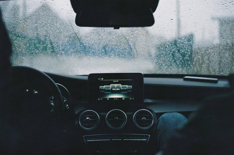 Durante la época invernal, las condiciones climáticas extremas pueden terminar dañando nuestro auto.