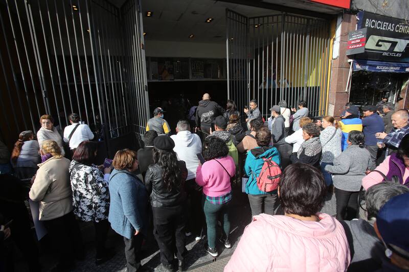 Santiago, 25 de julio de 2023
En el Teatro Caupolican se realiza el velatorio de la cantante Cecilia Pantoja, mas conocida como Cecilia La incomparable.
Jonnathan Oyarzun/Aton Chile