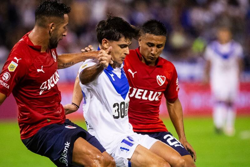 Vélez Sársfield de Gustavo Quinteros cayó por 1-0 ante Independiente.
