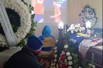 El insólito video que se viralizó en las últimas horas: vieron el Chile-Perú en un velorio