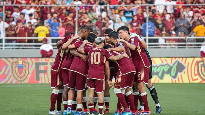 Venezuela sorprende y nomina a dos jugadores del fútbol chileno para enfrentar a La Roja