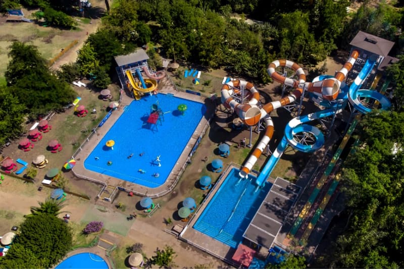 Este parque acuático se ubica a 30 minutos de Santiago.