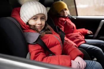 Automovilistas que viajen con niños e incumplan esta norma pueden recibir multas de más de $200.000