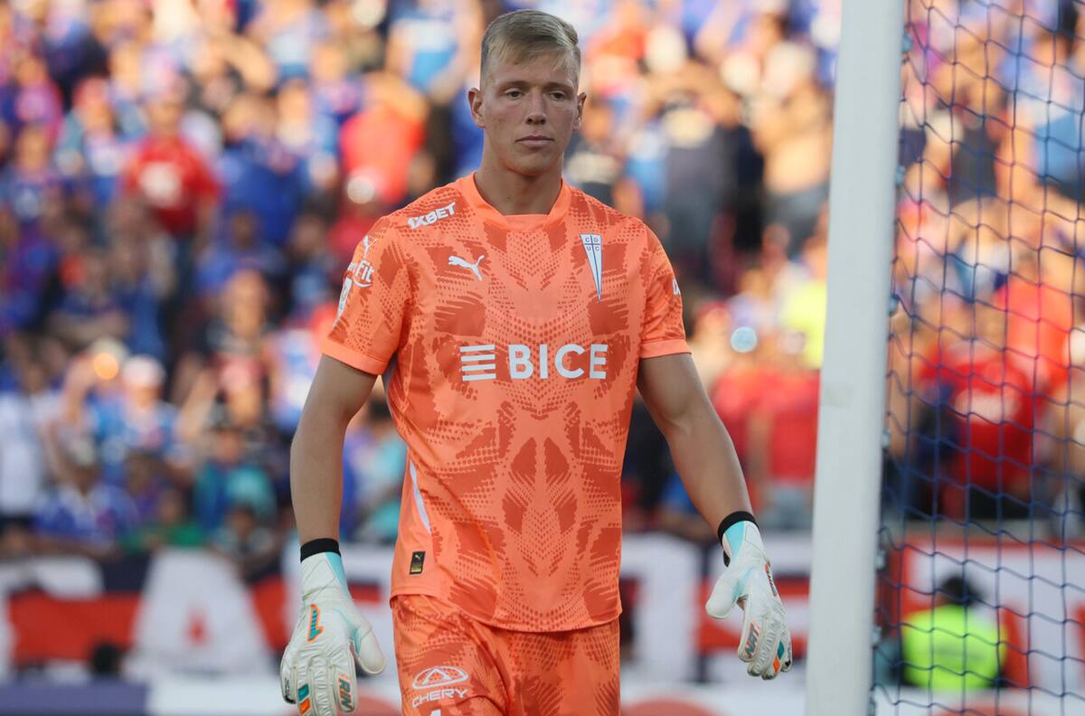 Bernedo apaga el fuego con bencina e insulta a hincha de la UC en redes sociales