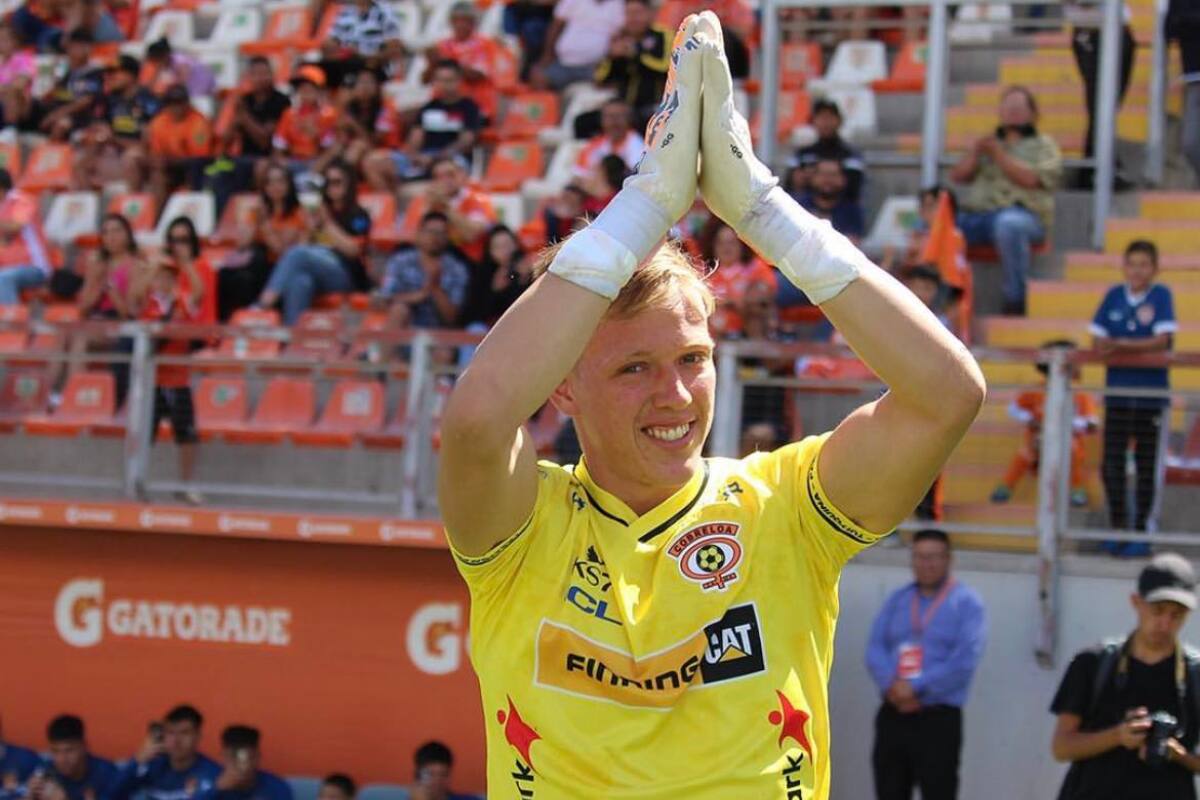 El arquero de Universidad Católica quiere terminar anticipadamente su préstamo en Cobreloa. (Foto: @cobreloasadpoficial)