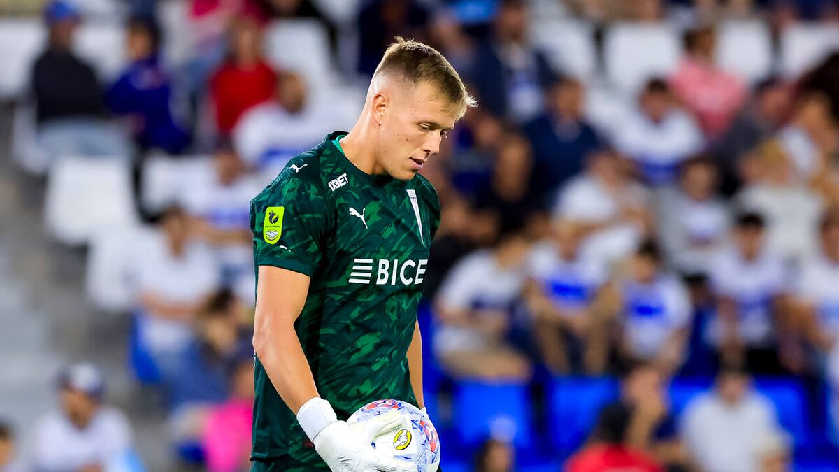 Entre la inseguridad de Vicente Bernedo y un Darío Melo que no presiona: las dudas en el arco de la UC