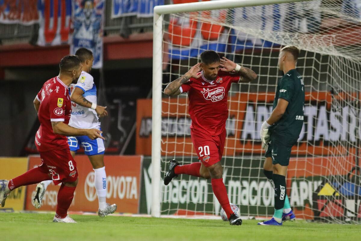 En la imagen se aprecia el color de la cinta que utilizó. Foto: Agencia Aton.