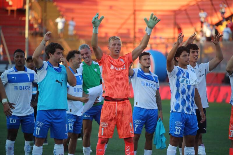 El portero de los Cruzados agarra confianza en el equipo titular. Foto: Agencia Aton.