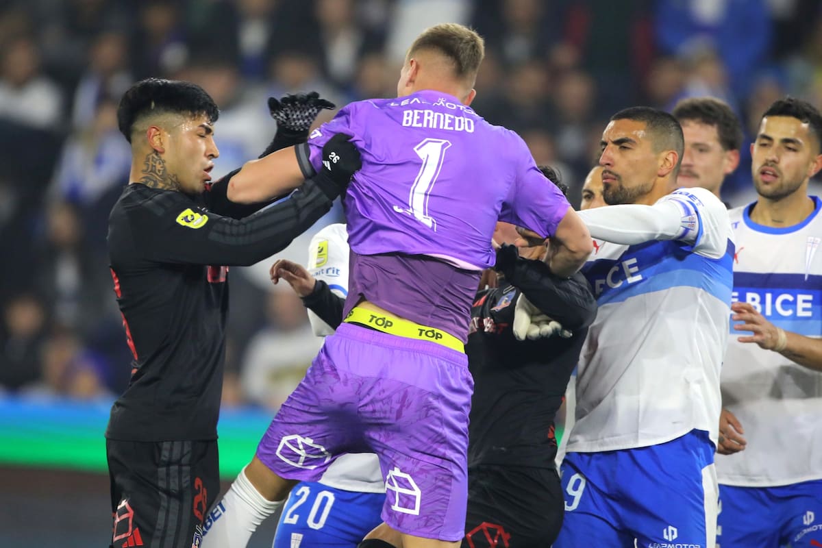 Arquero de Universidad Católica y los incidentes que protagonizó en el Claro Arena. Foto: Agencia Aton.