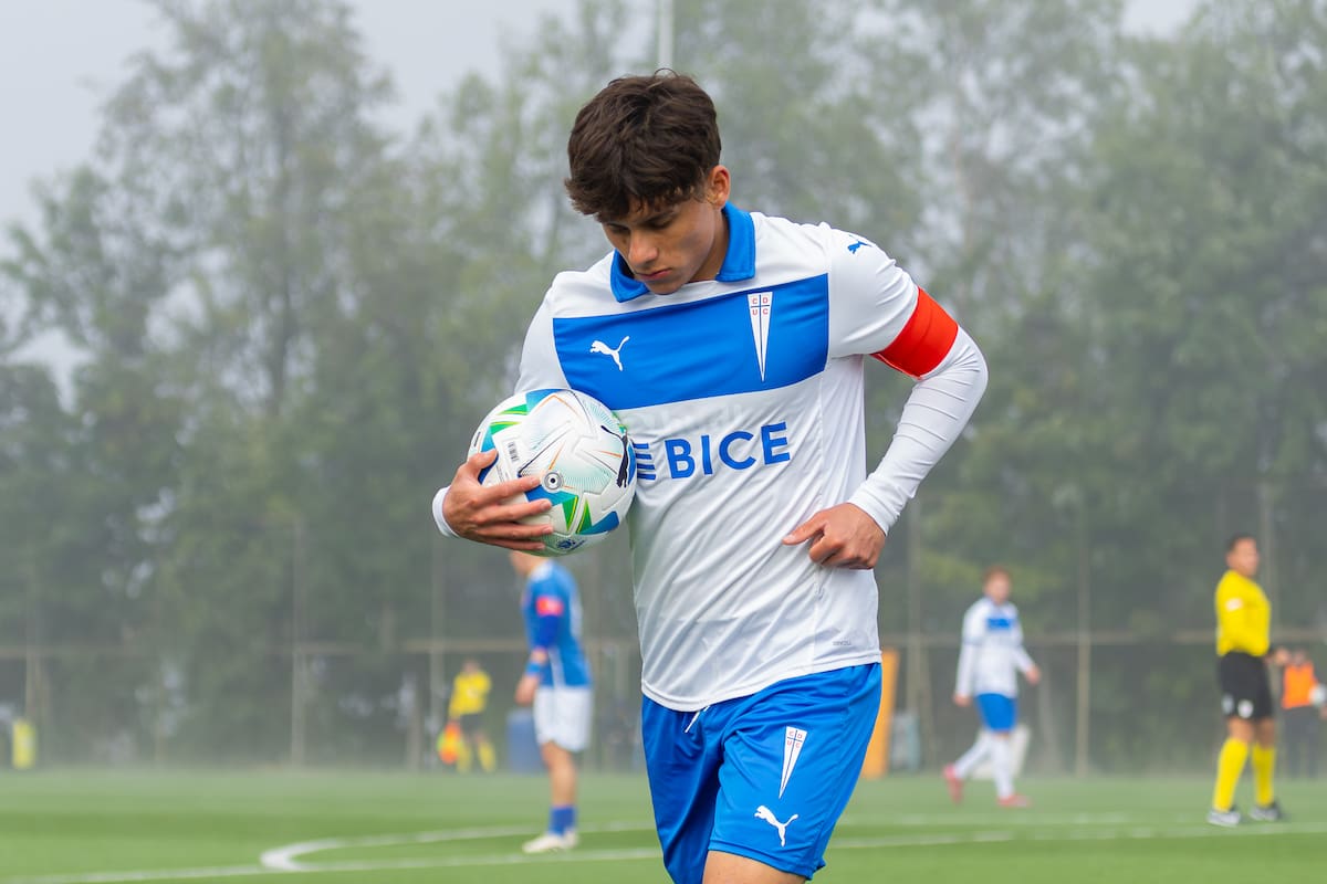 El prometedor jugador de la UC ya firmó su contrato profesional. Foto: Felipe Escobedo