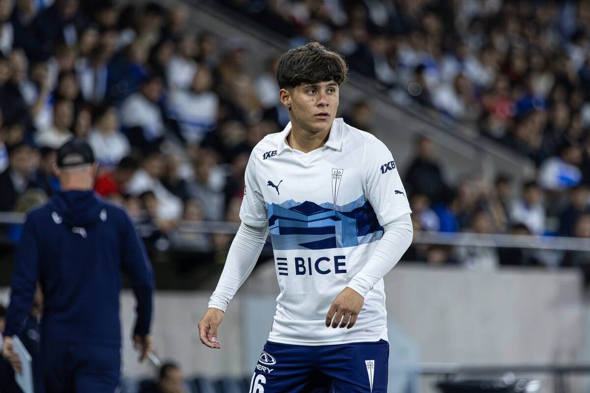 En su debut por Universidad Católica. Foto: Felipe Escobedo/En Cancha.