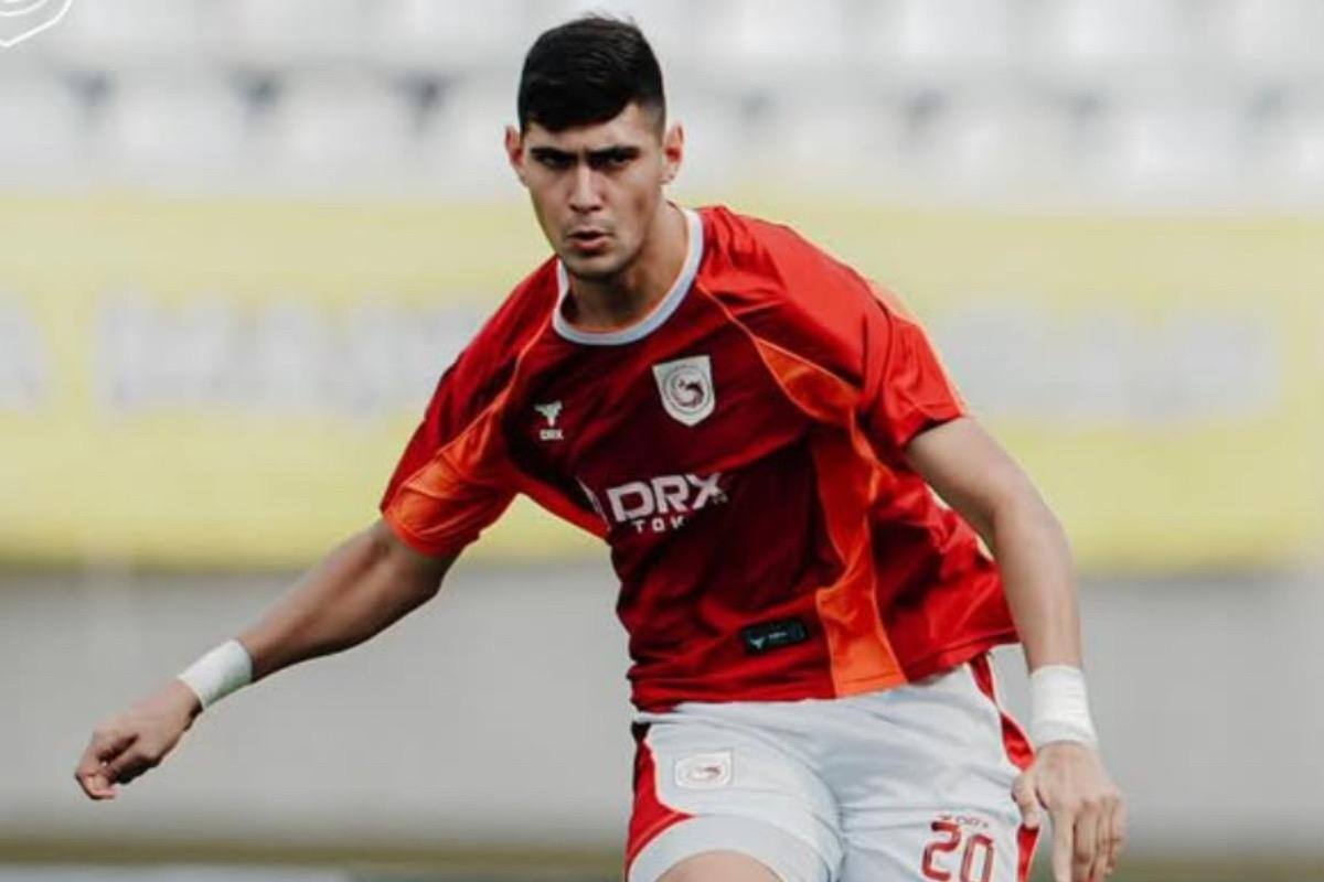 El defensor ya hizo su debut con el Garudayaksa FC.