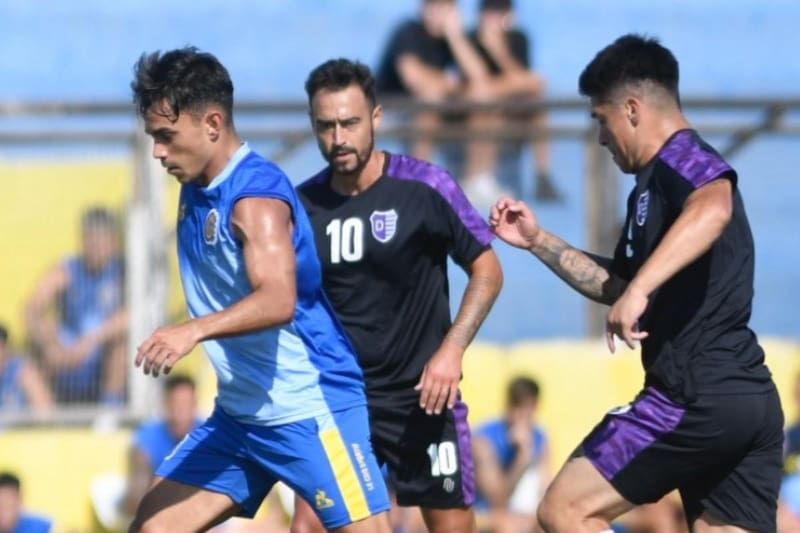 El mediocampista chileno disputó su primer partido con Rosario Central. Foto: Rosario Central.