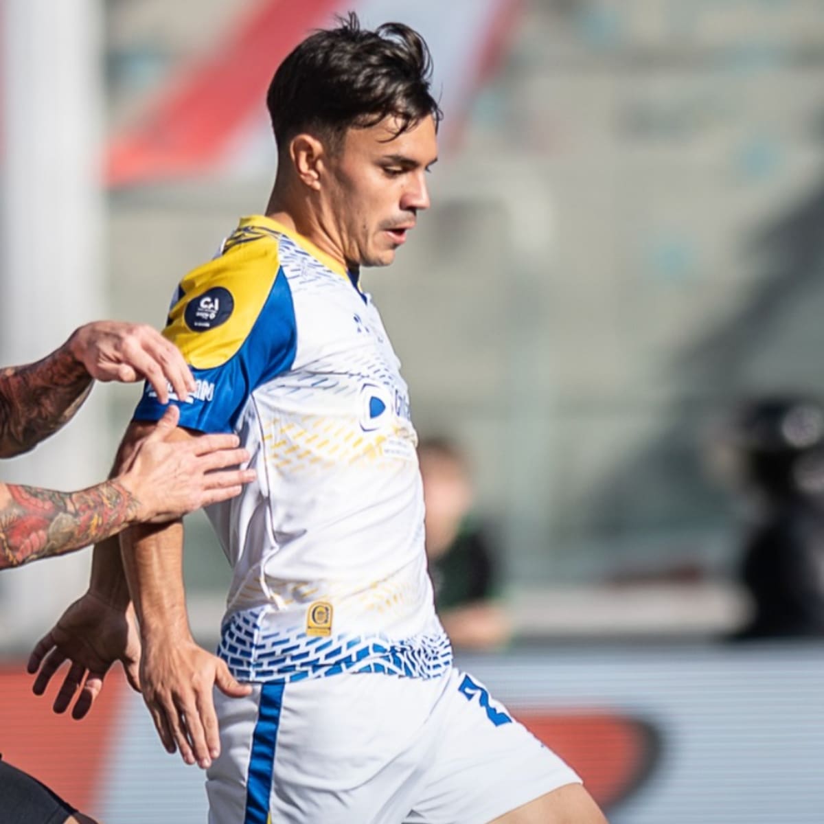 El duro mazazo que sufrió Vicente Pizarro con Rosario Central en Argentina