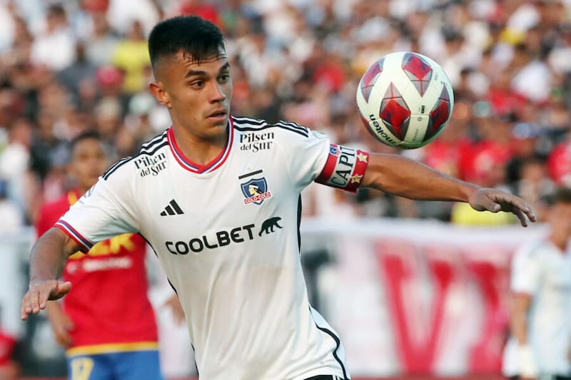 Vicente Pizarro, jugando por Colo Colo frente a Unión Española (Foto: Photosport)