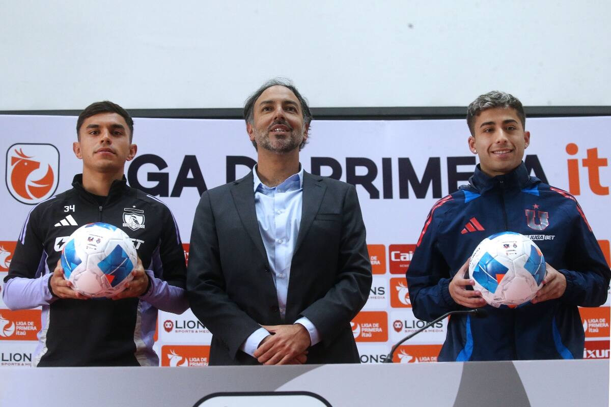 junto a Yamil Rajab, gerente de Ligas Profesionales de la ANFP. Foto: Aton.