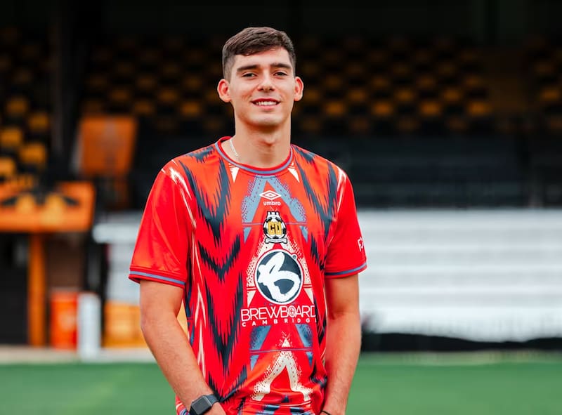ha encontrado a un socio en Inglaterra en Marcelino Núñez. (Foto: Cambridge United)