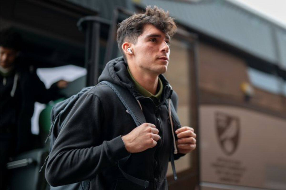 es elogiado por su entrenador en el Forest Green Rovers.