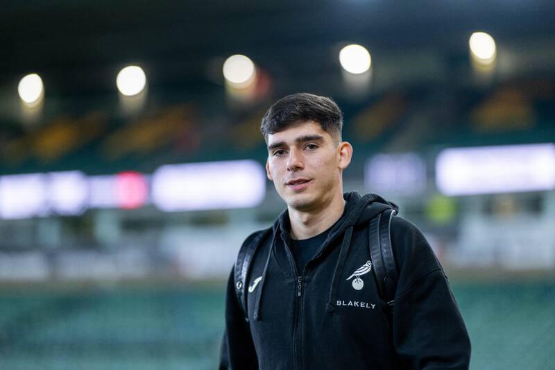 tuvo su primera titularidad en el Norwich luego de extender su contrato. (Foto: @NorwichCityFC)