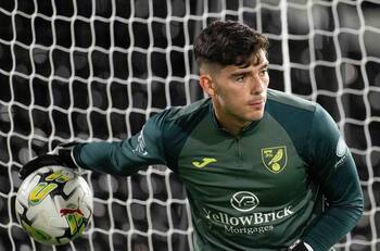 DT del Norwich salió a cuadrarse con Vicente Reyes: “No es momento de ser demasiado crítico”