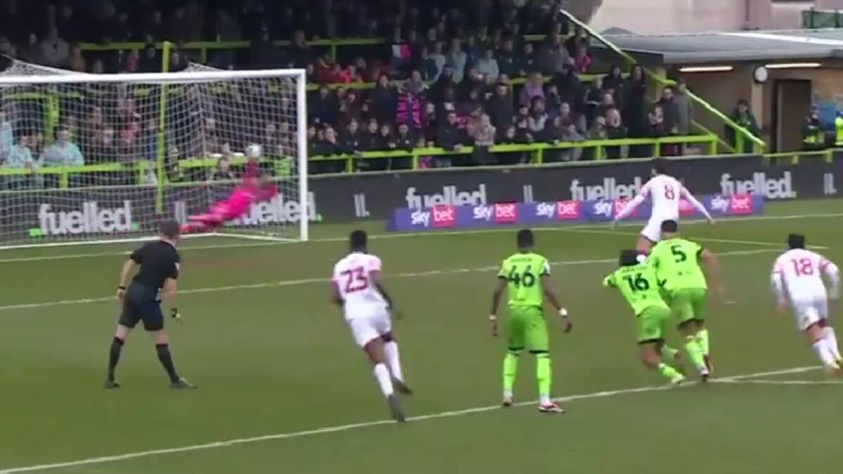VIDEO | Vicente Reyes se sigue luciendo en Inglaterra: atajó un penal en la victoria del Forest Green Rovers