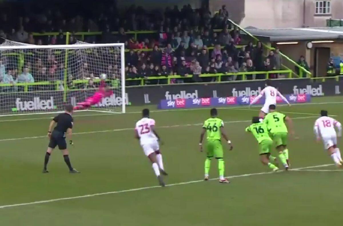 VIDEO | Vicente Reyes se sigue luciendo en Inglaterra: atajó un penal en la victoria del Forest Green Rovers