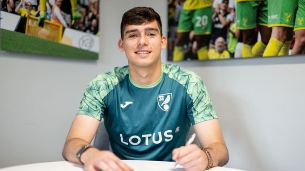fue seguido por 3 clubes de Europa antes de arribar a Norwich City.