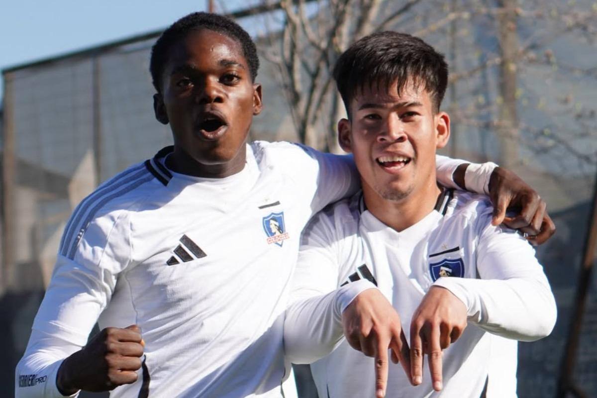 El lateral derecho junto a Manley Clerveaux en el Superclásico ante la U por la Sub 20