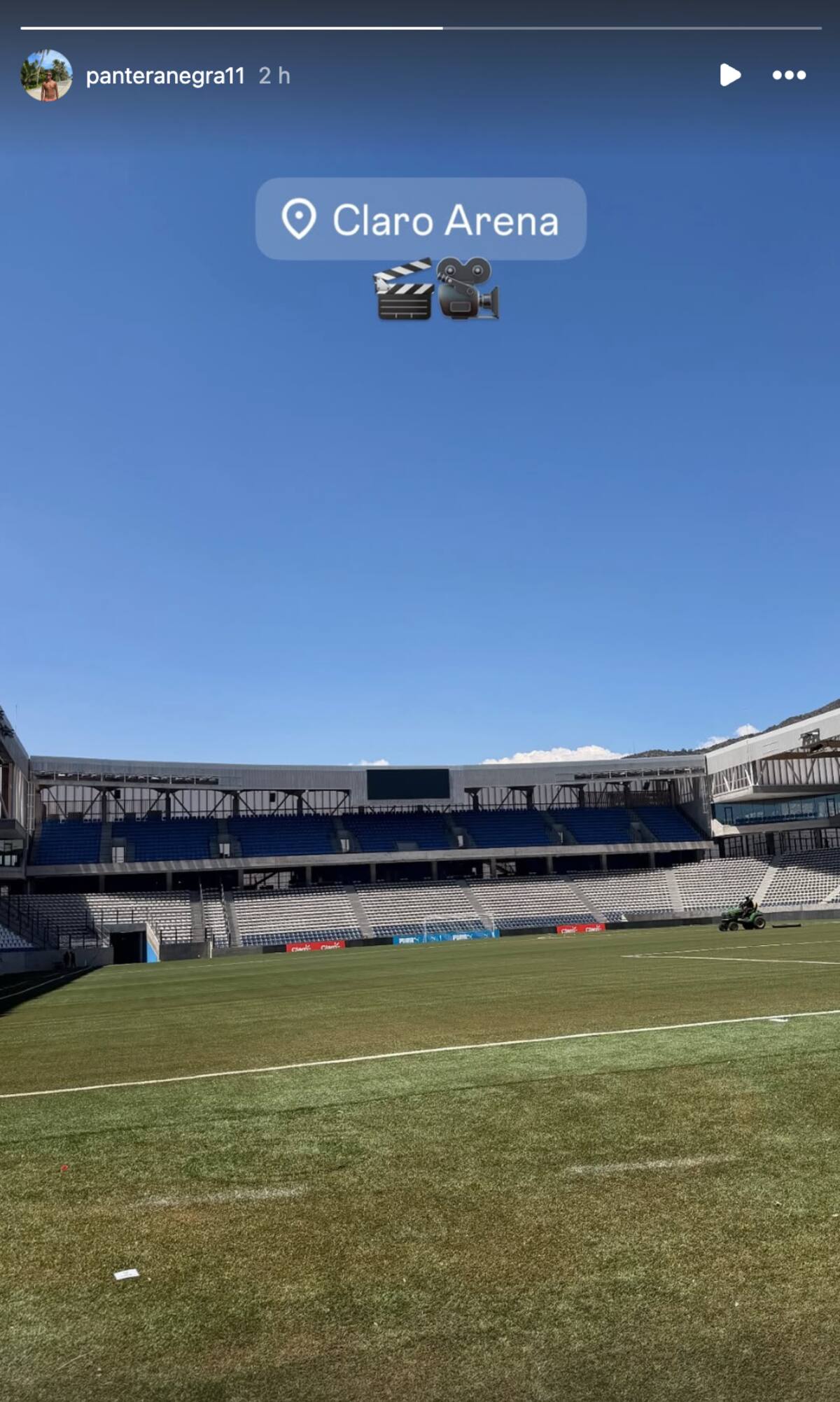 El jugador grabando en el Claro Arena.