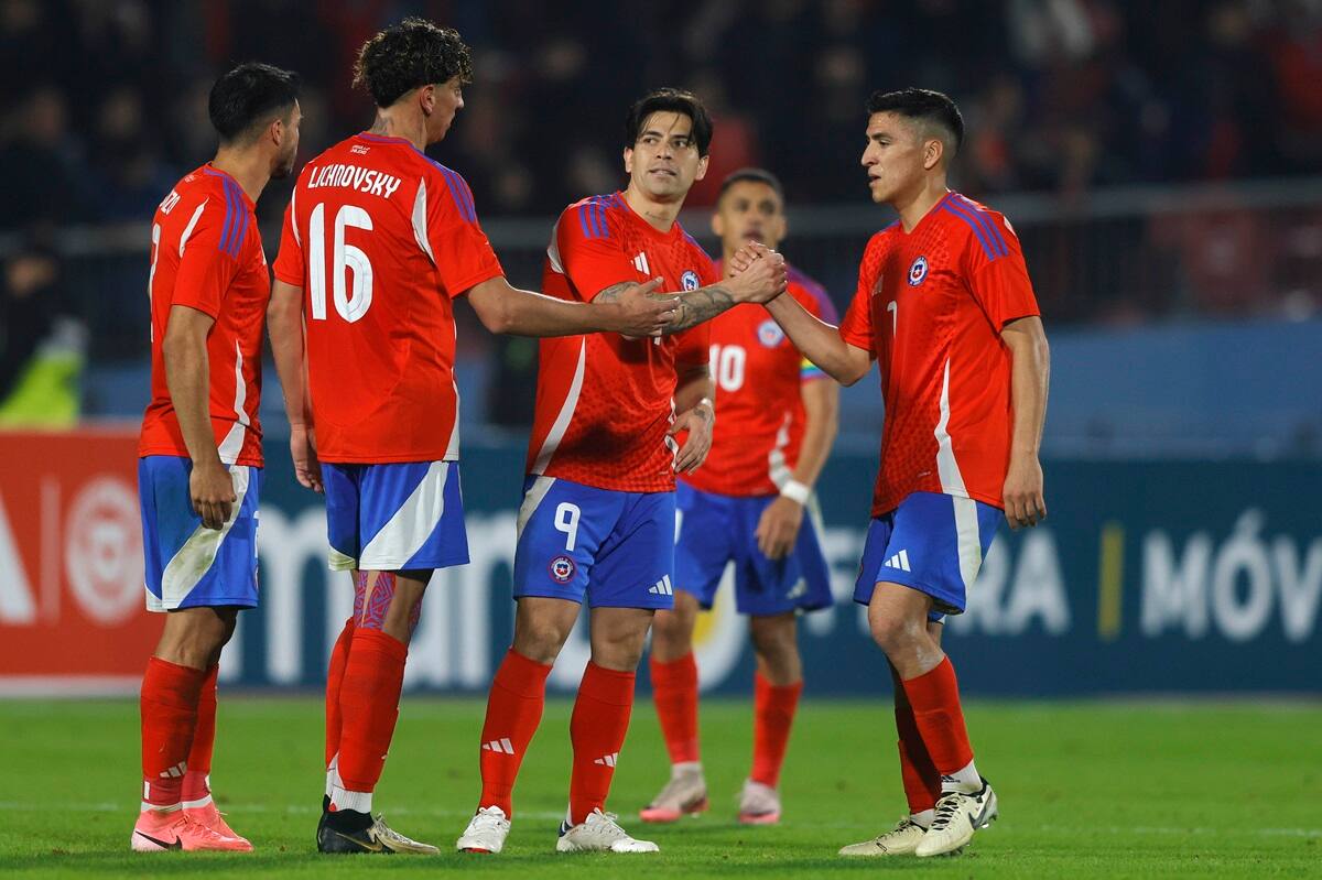 Víctor Dávila y Marcelino Núñez jugando por la Selección Chilena