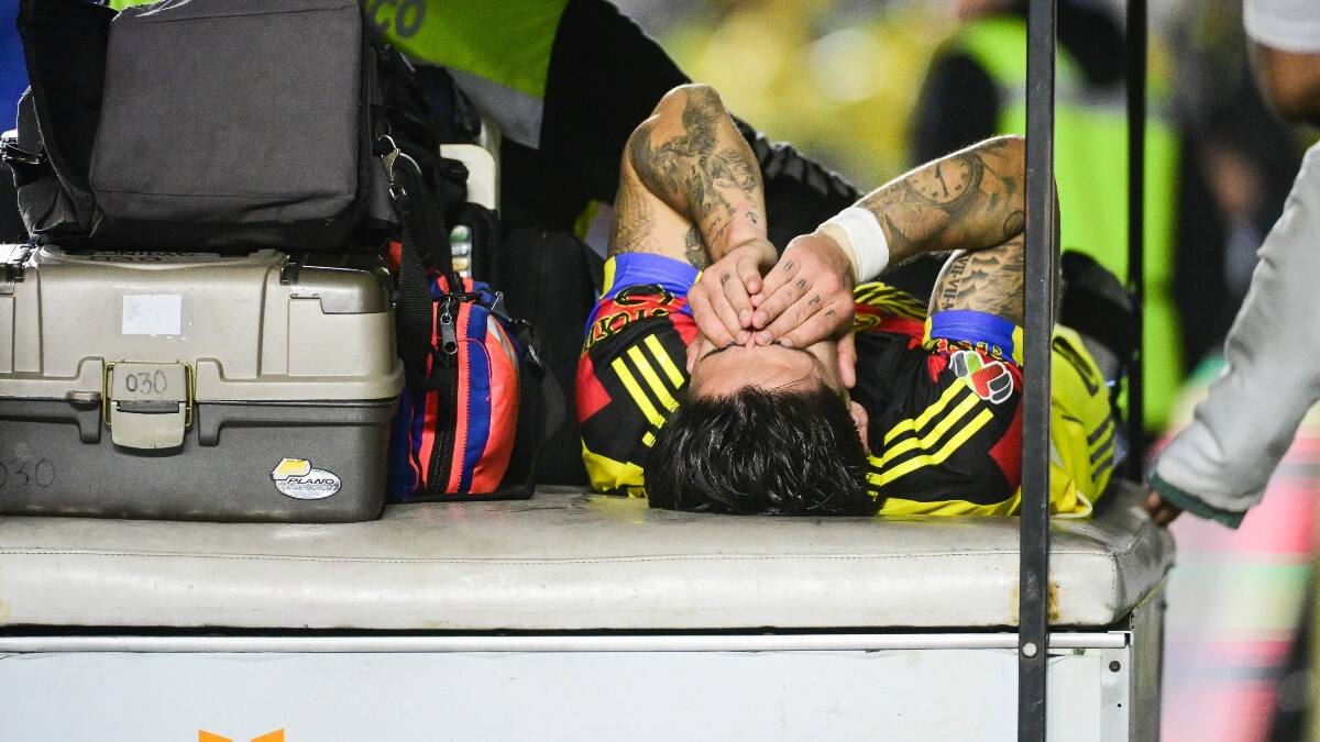 VIDEO | Con gritos de dolor y trasladado a un hospital: futbolista chileno sufre terrible lesión en México